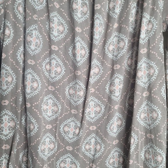 Time and Tru Blouse Size Medium Tan Pink White Bell Long Sleeve Floral - Picture 2 of 4